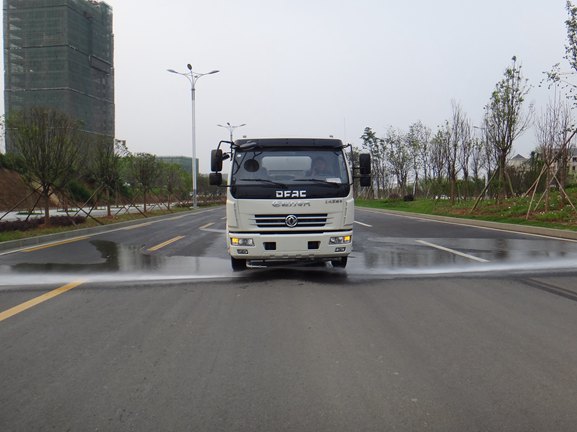 東風多利卡灑水車︱9噸灑水車圖片
