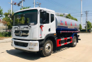 江蘇鹽城陳總訂購二輛東風D9吸糞車已順利交付使用！