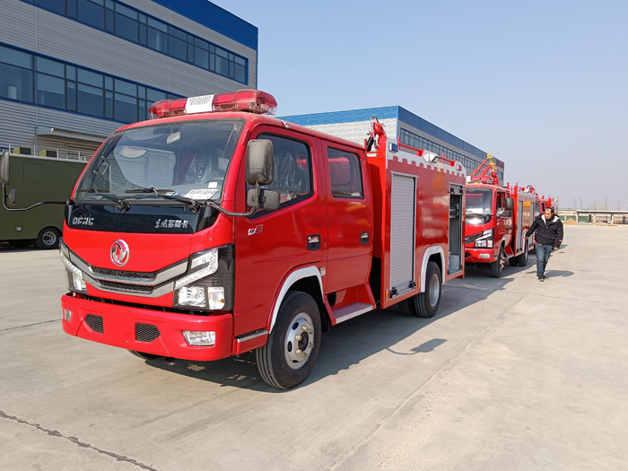 5噸消防灑水車(chē)價(jià)格_石油化工冶煉廠(chǎng)消防車(chē)_1.5-3.5噸水罐消防車(chē)現(xiàn)車(chē)價(jià)格