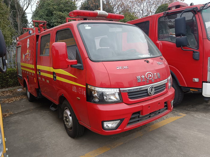 5噸消防灑水車多少錢_商業(yè)區(qū)倉(cāng)庫消防車_2.5-5噸泡沫消防車現(xiàn)車報(bào)價(jià)