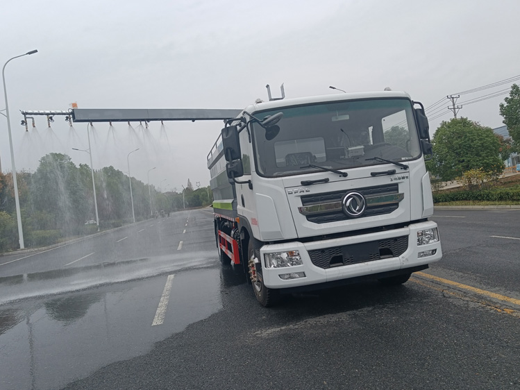 東風(fēng)D9自動(dòng)噴淋鐵路抑塵車(chē)-12噸自動(dòng)感應(yīng)噴灑_大同煤場(chǎng)抑塵灑水車(chē)_運(yùn)煤抑塵劑固化劑噴灑