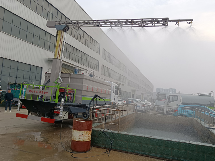 東風(fēng)D9自動(dòng)噴淋鐵路抑塵車(chē)-12噸自動(dòng)感應(yīng)噴灑_大同煤場(chǎng)抑塵灑水車(chē)_運(yùn)煤抑塵劑固化劑噴灑