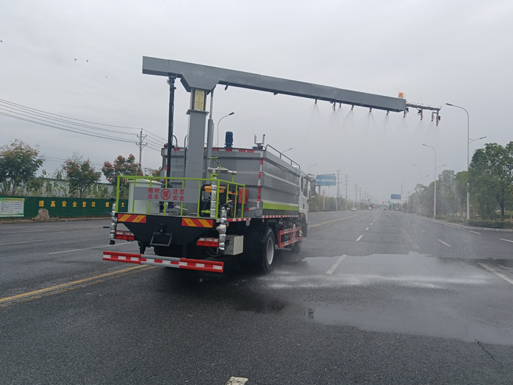 東風(fēng)D9免稅的鐵路抑塵車(chē)--12噸降塵灑水車(chē)_長(zhǎng)治12立方抑塵車(chē)-抑塵噴霧車(chē)鉤擋停噴功能火車(chē)封層車(chē)