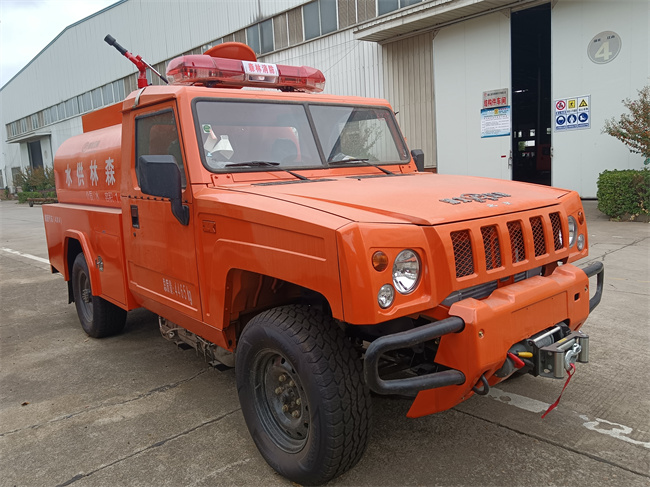 森林防火指揮車(chē)_2噸四驅(qū)消防灑水車(chē)_江蘇浙江_森林消防供水車(chē)_北汽四驅(qū)2噸森林消防車(chē)