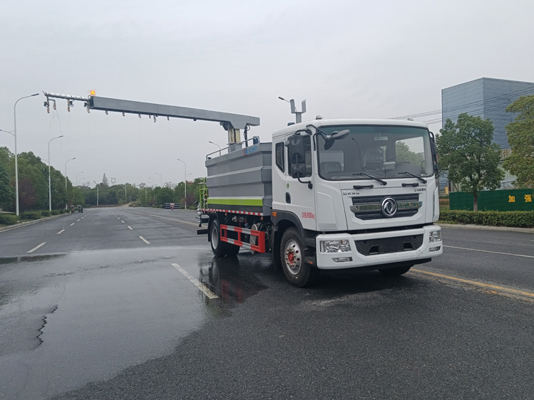 東風D9免稅的鐵路抑塵車--12噸降塵灑水車_太原鐵路裝卸煤炭防塵車_煤炭固化劑噴淋車