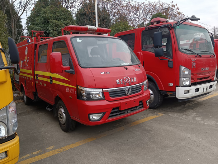 5噸消防灑水車多少錢_商業(yè)區(qū)倉(cāng)庫消防車_2.5-5噸泡沫消防車現(xiàn)車報(bào)價(jià)