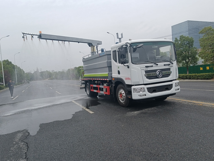 東風D9免稅的鐵路抑塵車--12噸降塵灑水車_太原鐵路裝卸煤炭防塵車_煤炭固化劑噴淋車