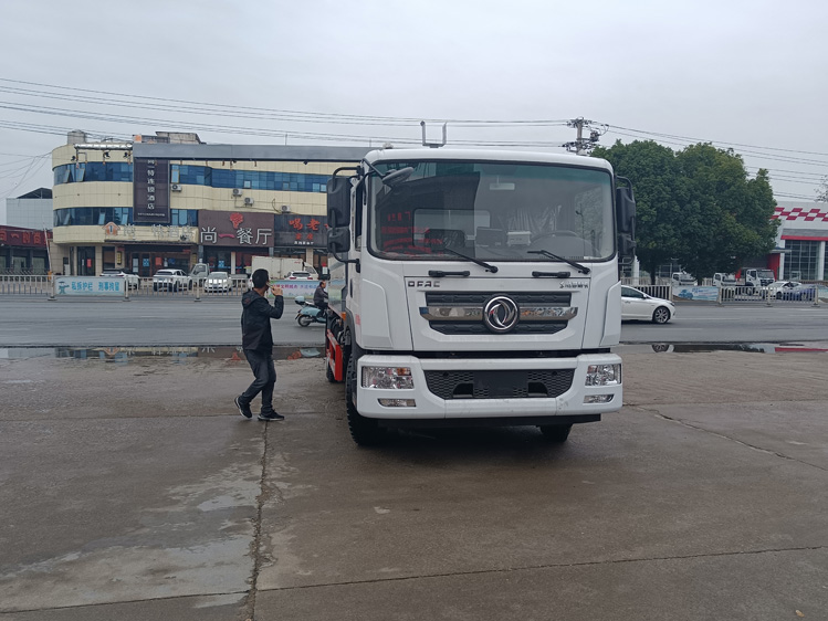 東風(fēng)D9免稅的鐵路抑塵車(chē)--12噸降塵灑水車(chē)_大同煤場(chǎng)抑塵灑水車(chē)_運(yùn)煤抑塵劑固化劑噴灑