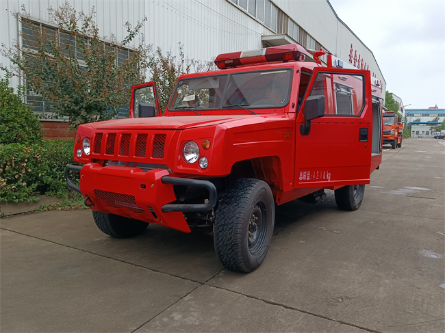森林防火指揮車_2噸四驅(qū)消防灑水車_安徽福建_應(yīng)急運(yùn)水車_四驅(qū)越野消防車