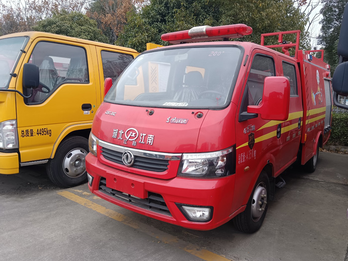 5噸消防灑水車(chē)廠家_商業(yè)區(qū)倉(cāng)庫(kù)消防車(chē)_2.5-5噸泡沫消防車(chē)現(xiàn)車(chē)報(bào)價(jià)