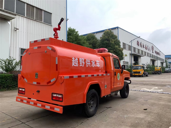 森林巡邏消防車_越野消防灑水車_內蒙古遼寧_山區(qū)林場草原消防救火車_北汽勇士四驅森林防火指揮車