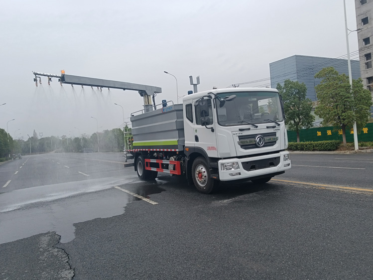 東風(fēng)D9免稅的鐵路抑塵車(chē)--12噸降塵灑水車(chē)_大同煤場(chǎng)抑塵灑水車(chē)_運(yùn)煤抑塵劑固化劑噴灑