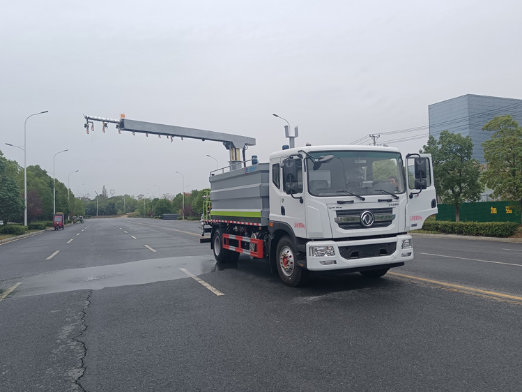 東風(fēng)D9免稅的鐵路抑塵車(chē)--12噸降塵灑水車(chē)_大同煤場(chǎng)抑塵灑水車(chē)_運(yùn)煤抑塵劑固化劑噴灑