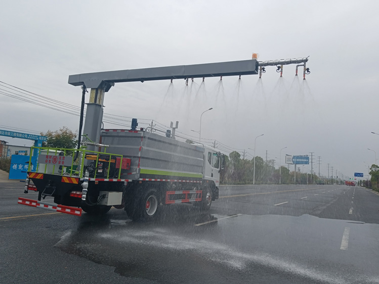 東風(fēng)D9免稅的鐵路抑塵車(chē)--12噸降塵灑水車(chē)_忻州煤炭抑塵降霾車(chē)-鐵道煤炭抑塵劑噴灑車(chē)