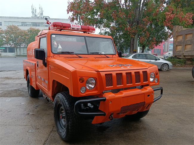 森林防火指揮車(chē)_2噸四驅(qū)消防灑水車(chē)_江蘇浙江_森林消防供水車(chē)_北汽四驅(qū)2噸森林消防車(chē)