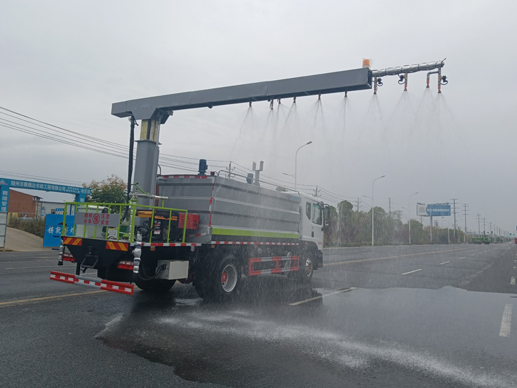 東風D9噴霧封層鐵路抑塵車-15方煤廠抑塵運輸車_榆林12方抑塵灑水車_霧化感應(yīng)噴淋車_煤炭降塵車