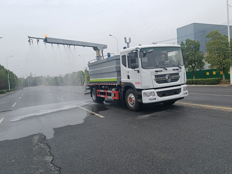 東風D9免稅的鐵路抑塵車--12噸降塵灑水車_太原鐵路裝卸煤炭防塵車_煤炭固化劑噴淋車