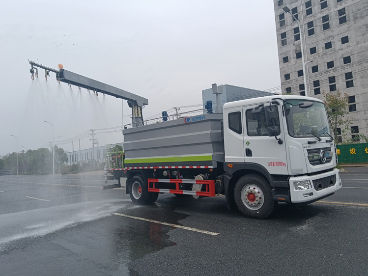 東風(fēng)D9免稅的鐵路抑塵車--12噸降塵灑水車_陜西多功能固化劑噴灑車_煤礦貨場壓制降塵