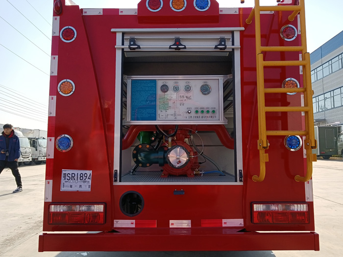 5噸消防灑水車(chē)價(jià)格_民用小型消防車(chē)_1.5-3.5噸水罐消防車(chē)現(xiàn)車(chē)價(jià)格