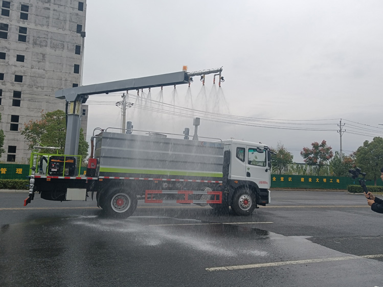 東風(fēng)D9免稅的鐵路抑塵車(chē)--12噸降塵灑水車(chē)_長(zhǎng)治12立方抑塵車(chē)-抑塵噴霧車(chē)鉤擋停噴功能火車(chē)封層車(chē)