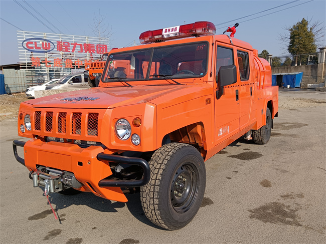 森林巡邏消防車_越野消防灑水車_內蒙古遼寧_山區(qū)林場草原消防救火車_北汽勇士四驅森林防火指揮車