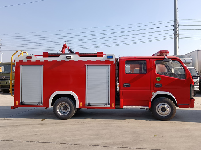 5噸消防灑水車(chē)_物業(yè)工廠(chǎng)小區(qū)消防車(chē)_1.5-3.5噸水罐消防車(chē)現(xiàn)車(chē)價(jià)格