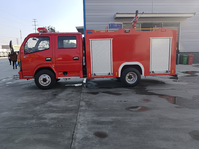 5噸消防灑水車廠家_糧庫重點防火單位消防車_1.5-3.5噸水罐消防車現(xiàn)車價格
