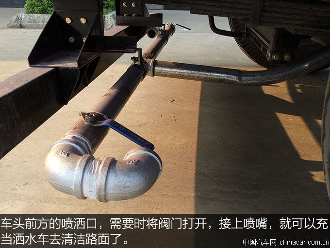 城市綠化好助手 東風(fēng)153綠化噴灑車評(píng)測(cè) 上裝篇 專用車