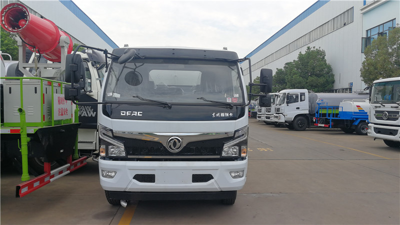 東風(fēng)多利卡國(guó)六8昂灑水車(chē) (1).jpg