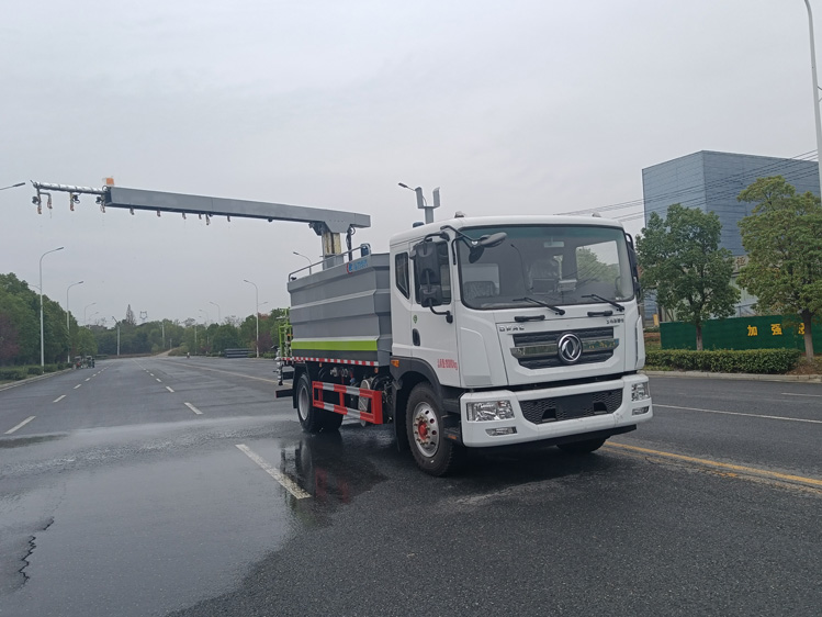 東風D9旋轉(zhuǎn)伸縮臂鐵路抑塵車-程力12方煤炭運輸降塵_大同煤場抑塵灑水車_運煤抑塵劑固化劑噴灑